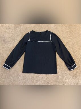 🌴 BUNDLE 5 FOR $25! 
Black Puff Sleeve Sweater with White Trim